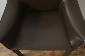 中古　Cassina(カッシーナ)　413　CAB(キャブ)　MARIO BELLINI(マリオベリーニ)　本革(レザー)　シンプルモダンな空間づくりに活躍するアームチェア(ダイニングチェア、椅子、イス)(定価約41万8千円)(R-074317)