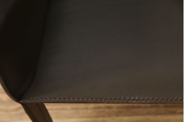 中古　Cassina(カッシーナ)　413　CAB(キャブ)　MARIO BELLINI(マリオベリーニ)　本革(レザー)　シンプルモダンな空間づくりに活躍するアームチェア(ダイニングチェア、椅子、イス)(定価約41万8千円)(R-074317)