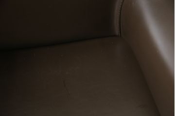 中古　Cassina(カッシーナ)　413　CAB(キャブ)　MARIO BELLINI(マリオベリーニ)　本革(レザー)　シンプルモダンな空間づくりに活躍するアームチェア(ダイニングチェア、椅子、イス)(定価約41万8千円)(R-074317)