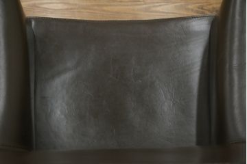 中古　Cassina(カッシーナ)　413　CAB(キャブ)　MARIO BELLINI(マリオベリーニ)　本革(レザー)　シンプルモダンな空間づくりに活躍するアームチェア(ダイニングチェア、椅子、イス)(定価約41万8千円)(R-074317)