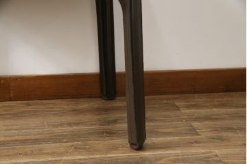 中古　Cassina(カッシーナ)　413　CAB(キャブ)　MARIO BELLINI(マリオベリーニ)　本革(レザー)　シンプルモダンな空間づくりに活躍するアームチェア(ダイニングチェア、椅子、イス)(定価約41万8千円)(R-074317)
