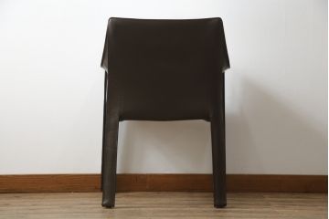 中古　Cassina(カッシーナ)　413　CAB(キャブ)　MARIO BELLINI(マリオベリーニ)　本革(レザー)　シンプルモダンな空間づくりに活躍するアームチェア(ダイニングチェア、椅子、イス)(定価約41万8千円)(R-074317)