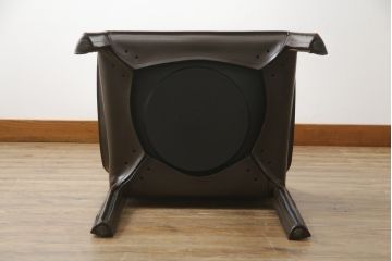 中古　Cassina(カッシーナ)　413　CAB(キャブ)　MARIO BELLINI(マリオベリーニ)　本革(レザー)　シンプルモダンな空間づくりに活躍するアームチェア(ダイニングチェア、椅子、イス)(定価約41万8千円)(R-074317)