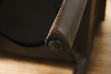 中古　Cassina(カッシーナ)　413　CAB(キャブ)　MARIO BELLINI(マリオベリーニ)　本革(レザー)　シンプルモダンな空間づくりに活躍するアームチェア(ダイニングチェア、椅子、イス)(定価約41万8千円)(R-074317)