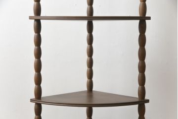 和製ビンテージ　昭和レトロ　凝ったデザインが目を惹くコーナーシェルフ(オープンシェルフ、コーナーラック、飾り棚、ヴィンテージ)(R-074337)