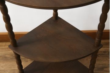 和製ビンテージ　昭和レトロ　凝ったデザインが目を惹くコーナーシェルフ(オープンシェルフ、コーナーラック、飾り棚、ヴィンテージ)(R-074337)