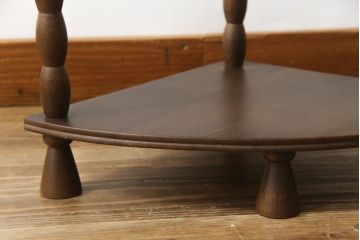 和製ビンテージ　昭和レトロ　凝ったデザインが目を惹くコーナーシェルフ(オープンシェルフ、コーナーラック、飾り棚、ヴィンテージ)(R-074337)