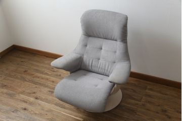 中古　美品　カリモク家具(karimoku)　ザ・ファースト(THE FIRST)　RU72　S+サイズ　くつろぎの空間におすすめのリクライニングチェアとオットマンのセット(リクライニングソファ、リクライナー、1人掛けソファ、アームチェア、回転椅子、フットスツール)(R-074338)