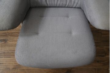 中古　美品　カリモク家具(karimoku)　ザ・ファースト(THE FIRST)　RU72　S+サイズ　くつろぎの空間におすすめのリクライニングチェアとオットマンのセット(リクライニングソファ、リクライナー、1人掛けソファ、アームチェア、回転椅子、フットスツール)(R-074338)
