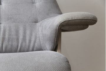 中古　美品　カリモク家具(karimoku)　ザ・ファースト(THE FIRST)　RU72　S+サイズ　くつろぎの空間におすすめのリクライニングチェアとオットマンのセット(リクライニングソファ、リクライナー、1人掛けソファ、アームチェア、回転椅子、フットスツール)(R-074338)