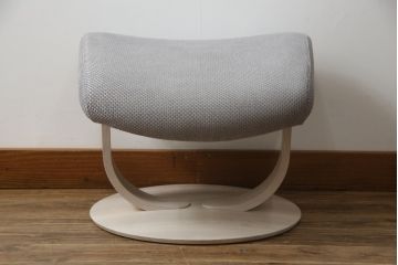 中古　美品　カリモク家具(karimoku)　ザ・ファースト(THE FIRST)　RU72　S+サイズ　くつろぎの空間におすすめのリクライニングチェアとオットマンのセット(リクライニングソファ、リクライナー、1人掛けソファ、アームチェア、回転椅子、フットスツール)(R-074338)