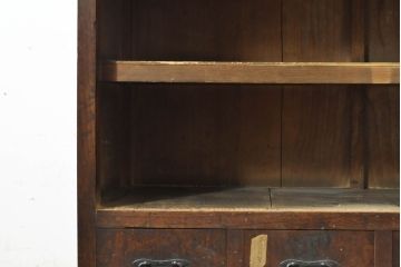 和製アンティーク　上手物!!　前面欅(ケヤキ)材　玉杢　黒柿引き戸枠　四尺　和の空間づくりにおすすめの二段重ね関東水屋箪笥(食器棚、キャビネット、収納箪笥、茶棚、茶箪笥、収納棚、戸棚、店舗什器)(R-074343)