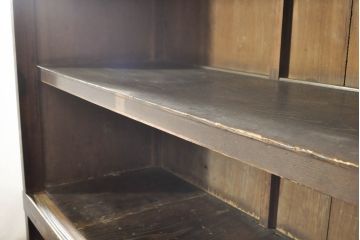 和製アンティーク　上手物!!　前面欅(ケヤキ)材　玉杢　黒柿引き戸枠　四尺　和の空間づくりにおすすめの二段重ね関東水屋箪笥(食器棚、キャビネット、収納箪笥、茶棚、茶箪笥、収納棚、戸棚、店舗什器)(R-074343)
