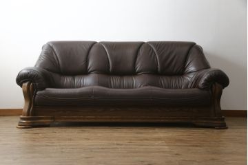 中古　美品　オランダ製　本革　重厚感のある佇まいが魅力的!! 伝統的ダッチカントリースタイルの3人掛けレザーソファ(アームソファ、三人掛け、3P)(定価約41万円)(R-074347)