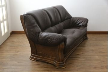 中古　美品　オランダ製　本革　重厚感のある佇まいが魅力的!! 伝統的ダッチカントリースタイルの3人掛けレザーソファ(アームソファ、三人掛け、3P)(定価約41万円)(R-074347)
