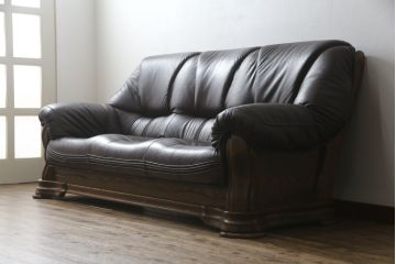 中古　美品　オランダ製　本革　重厚感のある佇まいが魅力的!! 伝統的ダッチカントリースタイルの3人掛けレザーソファ(アームソファ、三人掛け、3P)(定価約41万円)(R-074347)