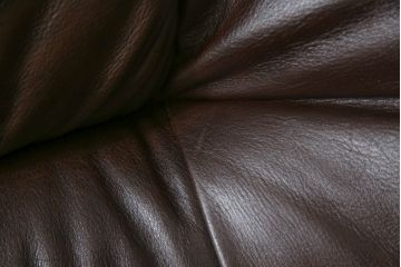 中古　美品　オランダ製　本革　重厚感のある佇まいが魅力的!! 伝統的ダッチカントリースタイルの3人掛けレザーソファ(アームソファ、三人掛け、3P)(定価約41万円)(R-074347)