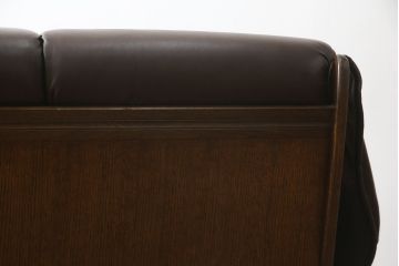 中古　美品　オランダ製　本革　重厚感のある佇まいが魅力的!! 伝統的ダッチカントリースタイルの3人掛けレザーソファ(アームソファ、三人掛け、3P)(定価約41万円)(R-074347)