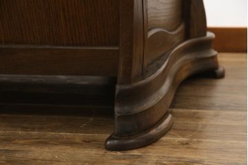 中古　美品　オランダ製　本革　重厚感のある佇まいが魅力的!! 伝統的ダッチカントリースタイルの3人掛けレザーソファ(アームソファ、三人掛け、3P)(定価約41万円)(R-074347)