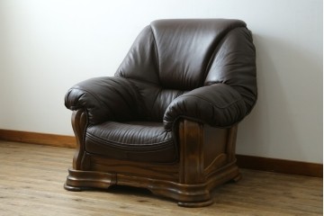 中古　オランダ製　美品　本革　伝統的ダッチカントリースタイルの重厚なレザーソファ　(R-074348)