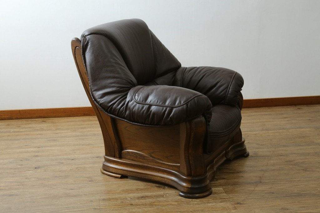 中古　オランダ製　美品　本革　伝統的ダッチカントリースタイルの重厚なレザーソファ　(R-074348)