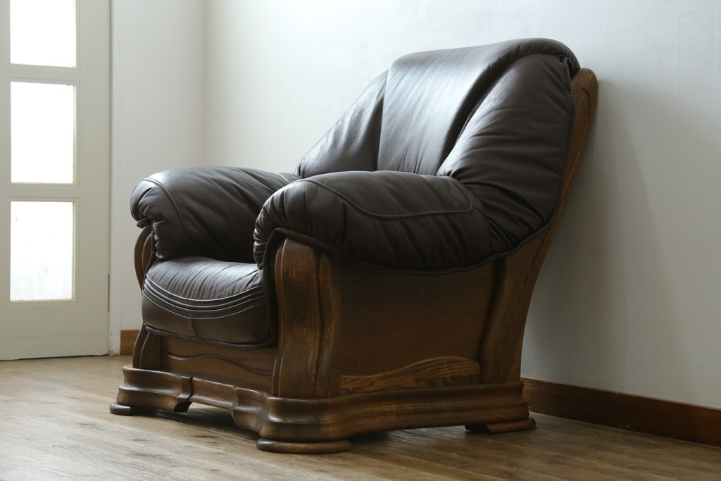 中古　オランダ製　美品　本革　伝統的ダッチカントリースタイルの重厚なレザーソファ　(R-074348)