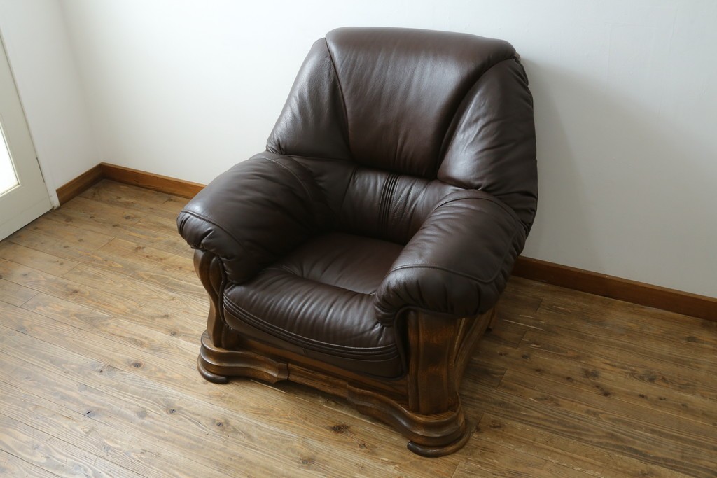 中古　オランダ製　美品　本革　伝統的ダッチカントリースタイルの重厚なレザーソファ　(R-074348)