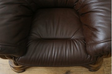 中古　オランダ製　美品　本革　伝統的ダッチカントリースタイルの重厚なレザーソファ　(R-074348)