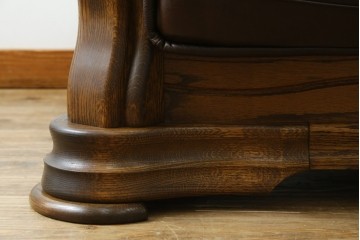 中古　オランダ製　美品　本革　伝統的ダッチカントリースタイルの重厚なレザーソファ　(R-074348)