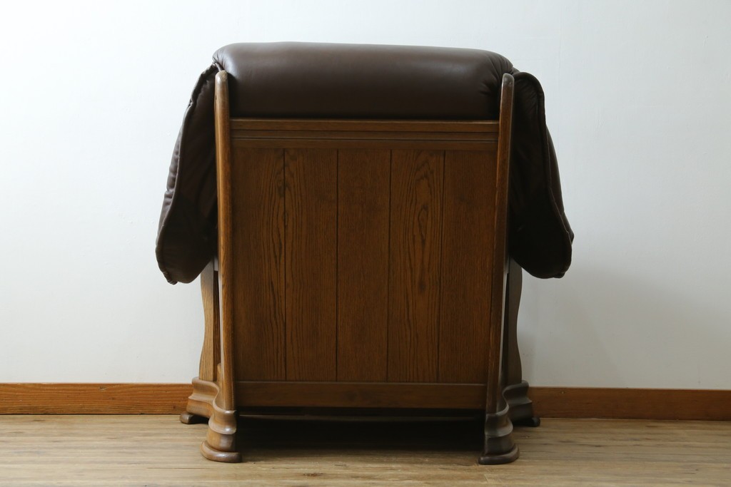 中古　オランダ製　美品　本革　伝統的ダッチカントリースタイルの重厚なレザーソファ　(R-074348)