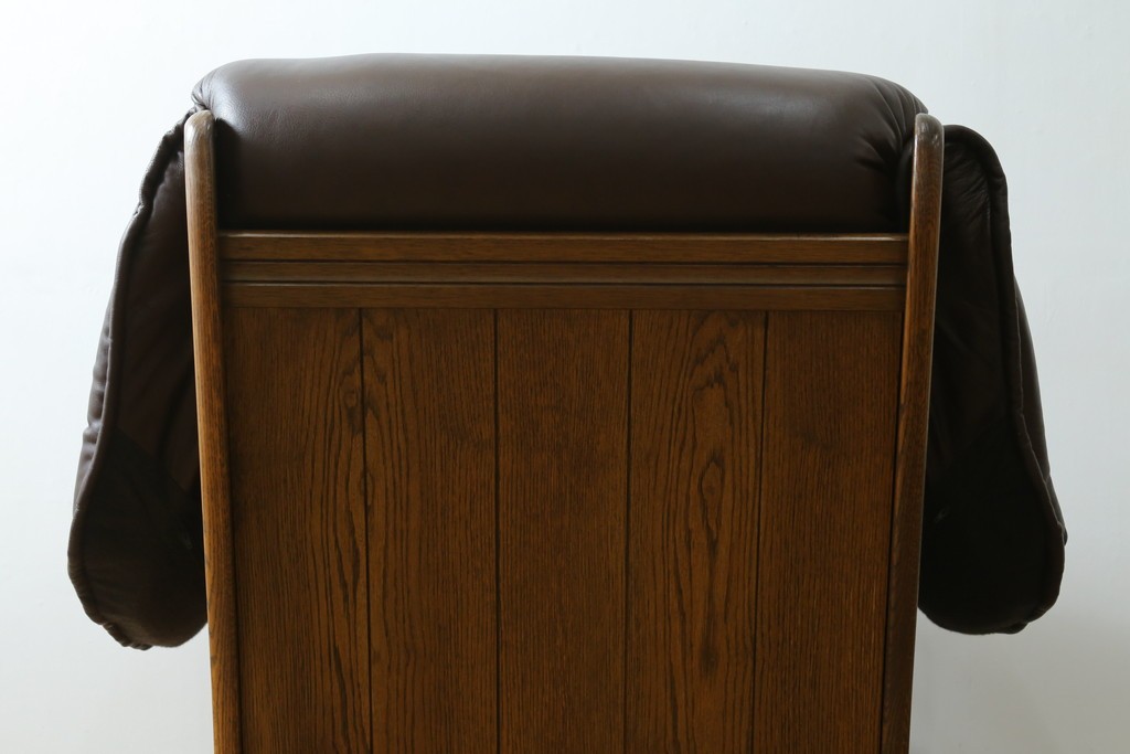中古　オランダ製　美品　本革　伝統的ダッチカントリースタイルの重厚なレザーソファ　(R-074348)