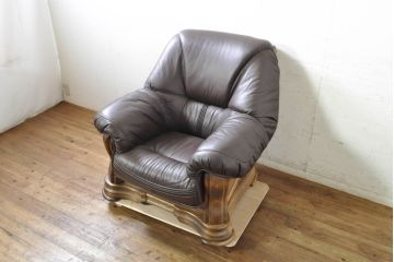 中古　美品　オランダ製　本革　重厚感のある佇まいが魅力的!! 伝統的ダッチカントリースタイルの1人掛けレザーソファ(アームソファ、一人掛け、1P)(R-074348)