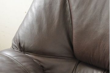 中古　美品　オランダ製　本革　重厚感のある佇まいが魅力的!! 伝統的ダッチカントリースタイルの1人掛けレザーソファ(アームソファ、一人掛け、1P)(R-074348)