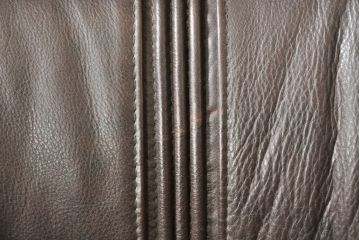 中古　美品　オランダ製　本革　重厚感のある佇まいが魅力的!! 伝統的ダッチカントリースタイルの1人掛けレザーソファ(アームソファ、一人掛け、1P)(R-074348)