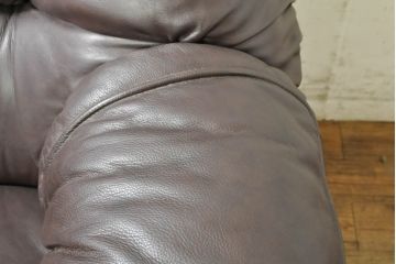 中古　美品　オランダ製　本革　重厚感のある佇まいが魅力的!! 伝統的ダッチカントリースタイルの1人掛けレザーソファ(アームソファ、一人掛け、1P)(R-074348)