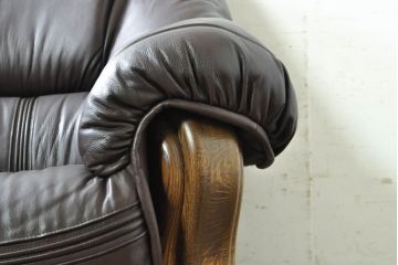 中古　美品　オランダ製　本革　重厚感のある佇まいが魅力的!! 伝統的ダッチカントリースタイルの1人掛けレザーソファ(アームソファ、一人掛け、1P)(R-074348)