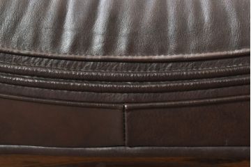 中古　美品　オランダ製　本革　重厚感のある佇まいが魅力的!! 伝統的ダッチカントリースタイルの1人掛けレザーソファ(アームソファ、一人掛け、1P)(R-074348)