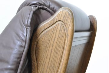 中古　美品　オランダ製　本革　重厚感のある佇まいが魅力的!! 伝統的ダッチカントリースタイルの1人掛けレザーソファ(アームソファ、一人掛け、1P)(R-074348)