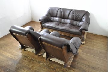 中古　美品　オランダ製　本革　重厚感のある佇まいが魅力的!! 伝統的ダッチカントリースタイルの1人掛けレザーソファ(アームソファ、一人掛け、1P)(R-074348)