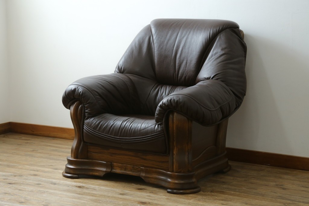 中古　オランダ製　美品　本革　伝統的ダッチカントリースタイルの重厚なレザーソファ　(R-074349)