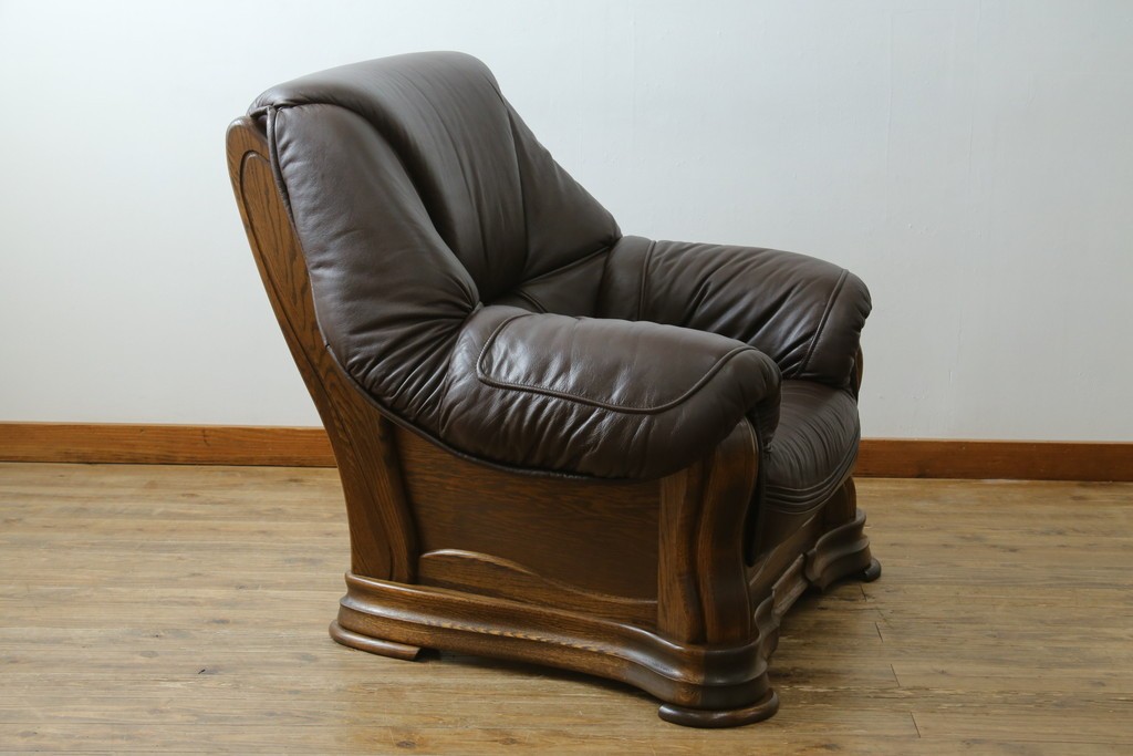 中古　オランダ製　美品　本革　伝統的ダッチカントリースタイルの重厚なレザーソファ　(R-074349)