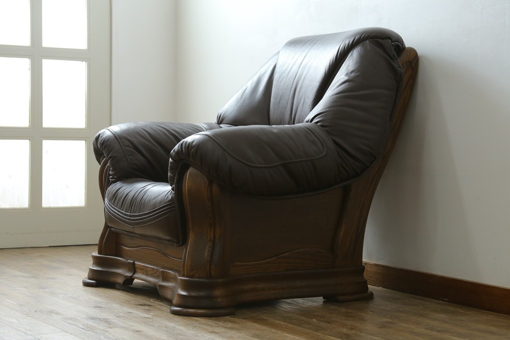中古　オランダ製　美品　本革　伝統的ダッチカントリースタイルの重厚なレザーソファ　(R-074349)
