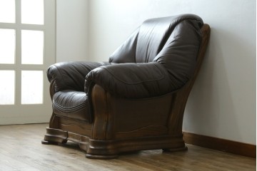 中古　オランダ製　美品　本革　伝統的ダッチカントリースタイルの重厚なレザーソファ　(R-074349)