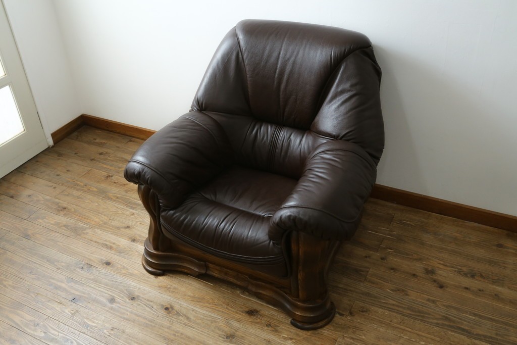 中古　オランダ製　美品　本革　伝統的ダッチカントリースタイルの重厚なレザーソファ　(R-074349)