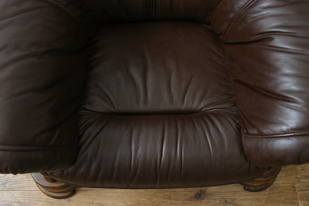 中古　オランダ製　美品　本革　伝統的ダッチカントリースタイルの重厚なレザーソファ　(R-074349)
