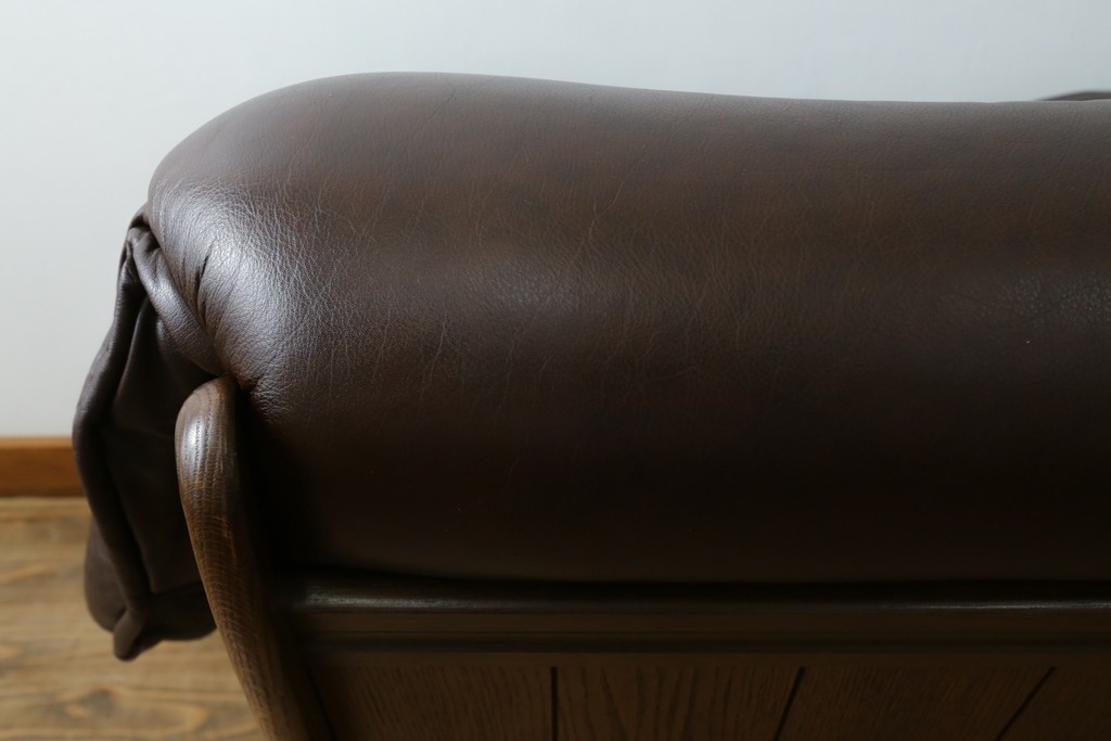 中古　オランダ製　美品　本革　伝統的ダッチカントリースタイルの重厚なレザーソファ　(R-074349)