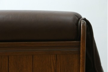 中古　オランダ製　美品　本革　伝統的ダッチカントリースタイルの重厚なレザーソファ　(R-074349)