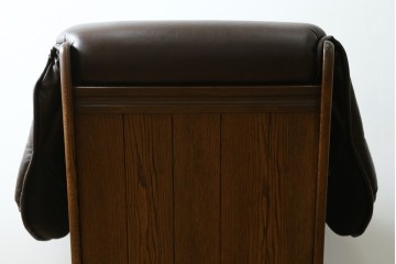 中古　オランダ製　美品　本革　伝統的ダッチカントリースタイルの重厚なレザーソファ　(R-074349)