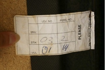 中古　オランダ製　美品　本革　伝統的ダッチカントリースタイルの重厚なレザーソファ　(R-074349)