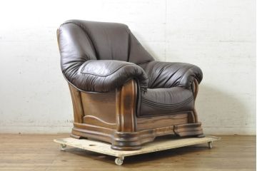 中古　美品　オランダ製　本革　重厚感のある佇まいが魅力的!! 伝統的ダッチカントリースタイルの1人掛けレザーソファ(アームソファ、一人掛け、1P)(R-074349)